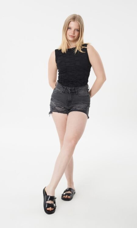 Short rigido con roturas y desflecado - Cut